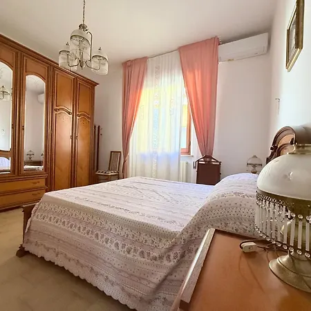 Se211 - Senigallia, Trilocale Fronte Mare Con Corte Esterna * Сенігаллія