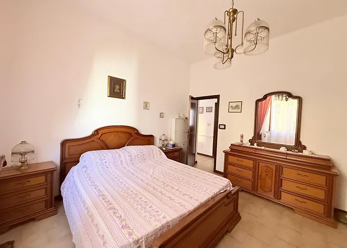 Se211 - Senigallia, Trilocale Fronte Mare Con Corte Esterna